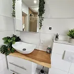 Tautraum Mit Whirlpool Und Gruenem Ausblick Apartamento Wilhelmshaven