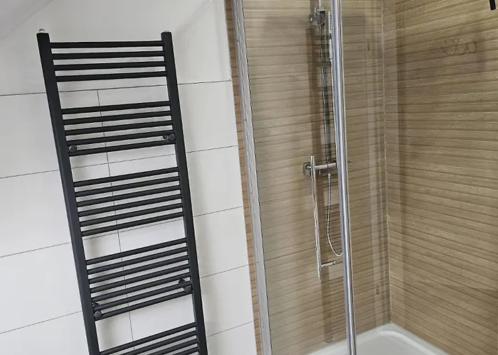 Tautraum Mit Whirlpool Und Gruenem Ausblick Apartman Wilhelmshaven