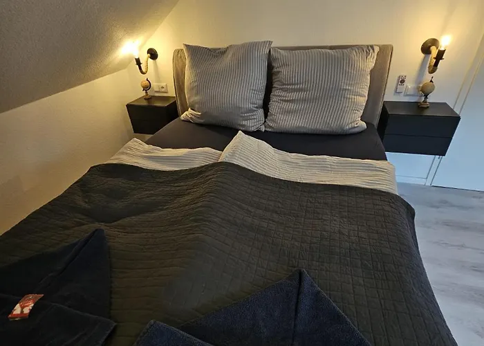 Tautraum Mit Whirlpool Und Gruenem Ausblick Apartman Wilhelmshaven